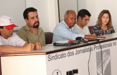 Da esquerda para direita, Índio, Boulos, Adi, Renan e Carina durante a coletiva - Foto: Roberto Parizotti